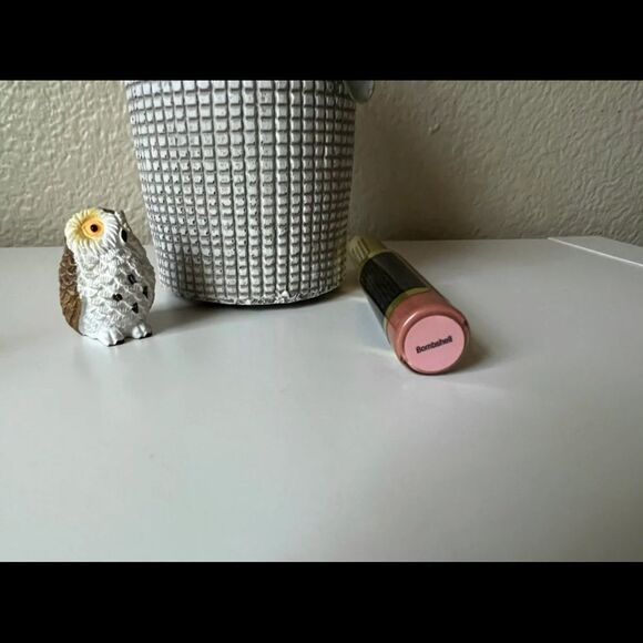 New & Sealed Senegence Lipsense Color Bombshell - Picture 3 of 5